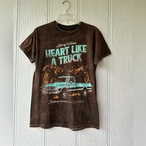 NWOT Lainey Wilson Graphic T-Shirt
